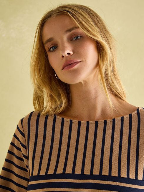 New Harbour
Tan/Navy Boat Neck Breton Top